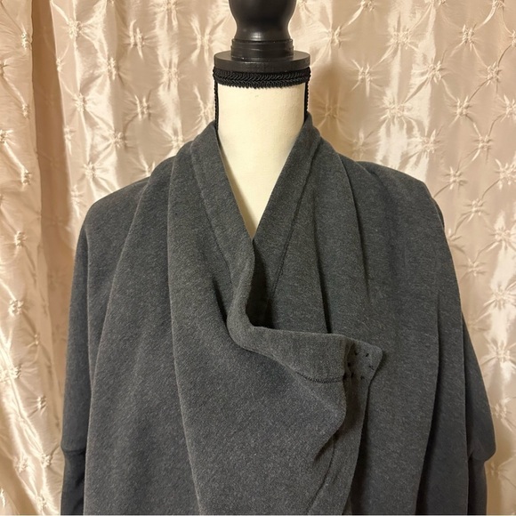 Lululemon It Makes Two Wrap Heathered Black Gray Fleece Open Front - Picture 7 of 15